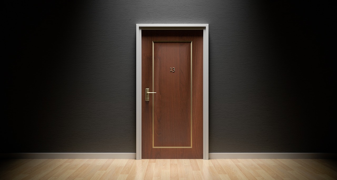 Drzwi w mieszkaniu – na co zwrócić uwagę? Drzwi drewniane Agmar